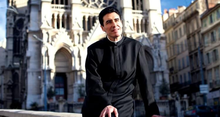 Padre Francês revoluciona a forma de converter os fiéis e trazer os católicos à Igreja novamente