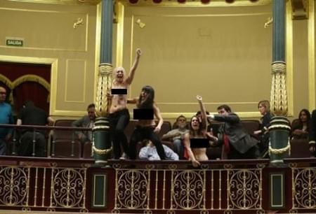 Ativistas do Femen invadem Plenário do Congresso da Espanha