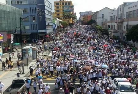 Centenas de milhares de costa-riquenhos marcharam a favor da vida humana e contra o aborto